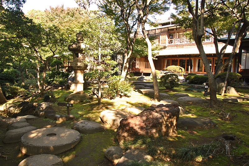 Kyu Asakura House gardens