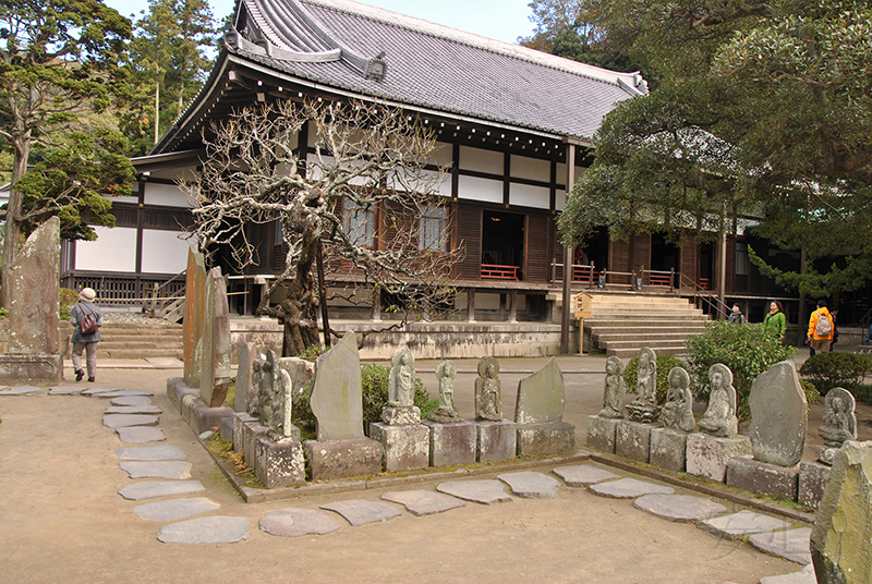 The gardens of Engaku-ji Temple