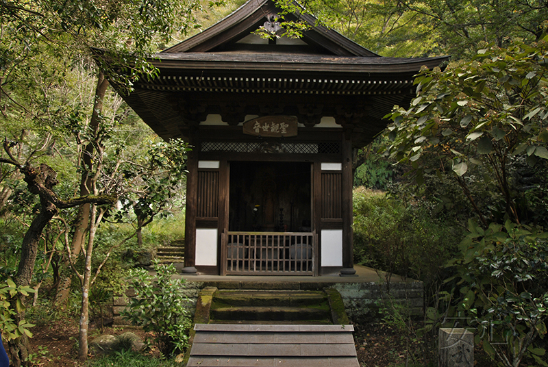 The gardens of Engaku-ji Temple