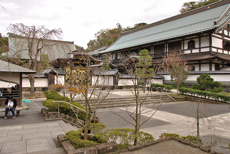 The gardens of Kencho-ji Temple