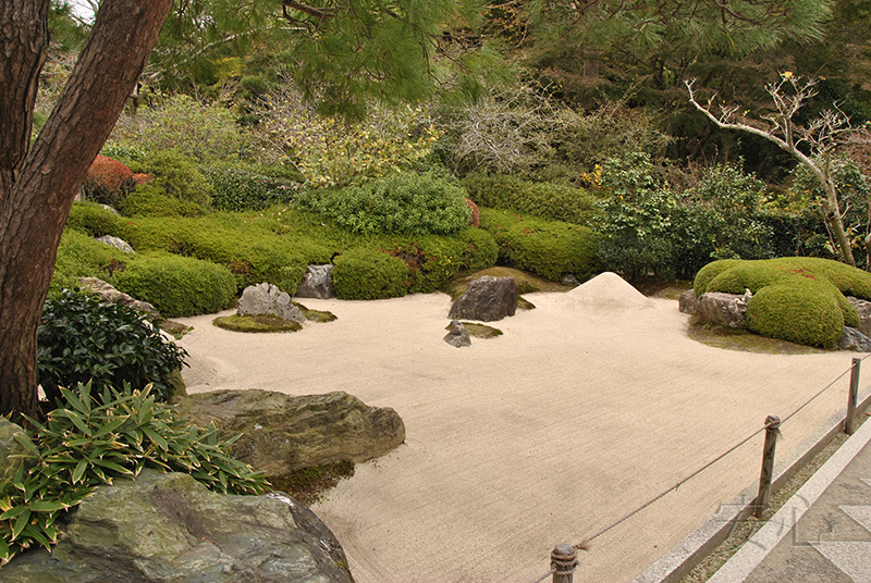 The gardens of Meigetsu-in Temple