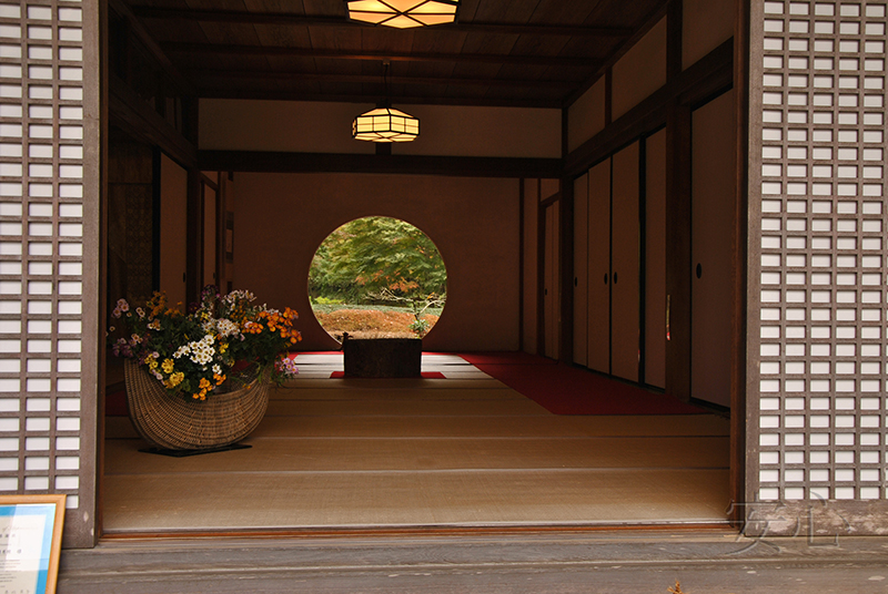 The gardens of Meigetsu-in Temple