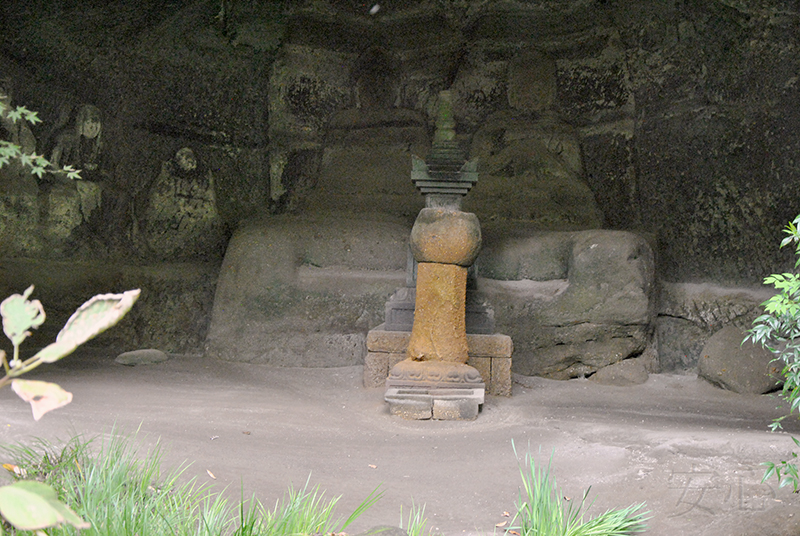 The gardens of Meigetsu-in Temple