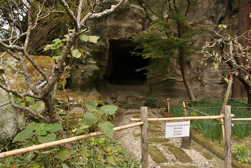 The gardens of Meigetsu-in Temple