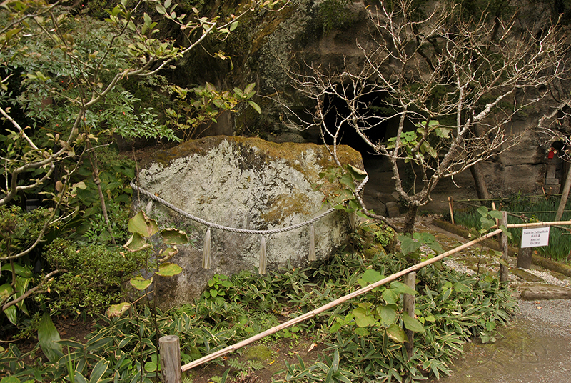 The gardens of Meigetsu-in Temple