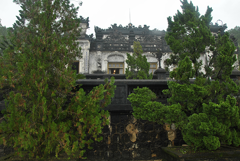 Гробница Khai Dinh