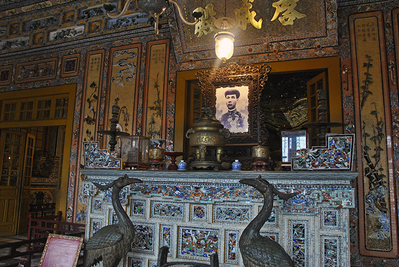 Гробница Khai Dinh