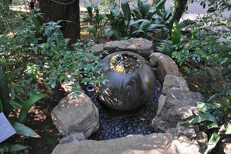 suikinkutsu in Japanese garden